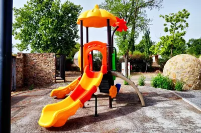 Zona de juegos infantil en GlampINN Fuente Obejuna