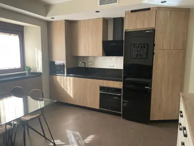 Una cocina o zona de cocina en Pilar8 - Bonito y céntrico apartamento con parking y Piscina