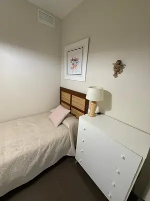 Cama o camas de una habitación en Pilar8 - Bonito y céntrico apartamento con parking y Piscina
