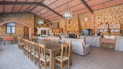 Un restaurante o sitio para comer en Casa Rural Lucena