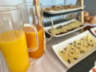 Comida en o cerca de este hotel