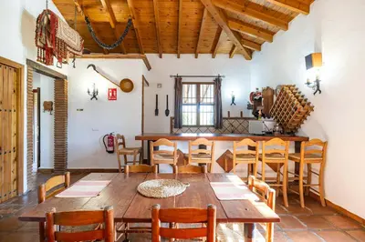 Zona de estar de Villa rural con piscina en Alora