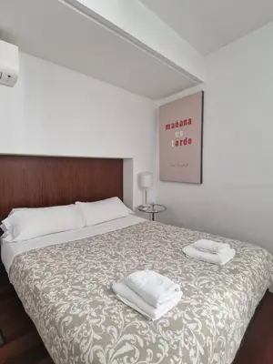 Cama o camas de una habitación en Elegant duplex in the heart of Seville