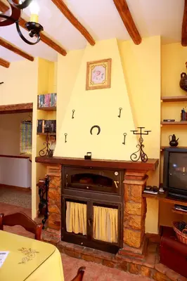 Una televisión o centro de entretenimiento en La Choza De Mamuyo