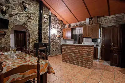 Una cocina o zona de cocina en Alojamiento Rural Los Abuelos del Navaltorno