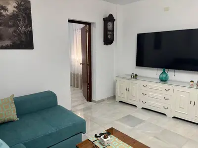 Una televisión o centro de entretenimiento en Casa completa en Posadas Córdoba