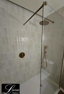 Un baño de LHOME Puerta Osario Centro Ciudad