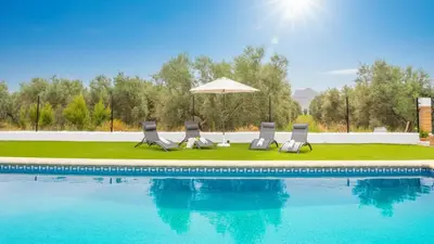 Piscina en o cerca de La Zaranda de Pinillos Antequera by Ruralidays