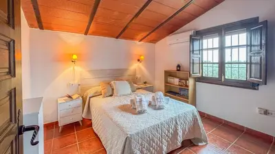 Cama o camas de una habitación en La Zaranda de Pinillos Antequera by Ruralidays