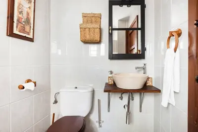 Un baño de Bella Antakira
