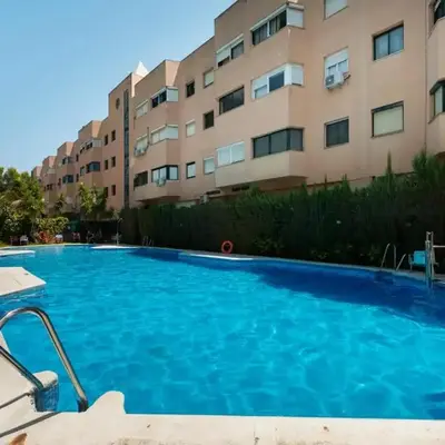 Palacio de Congresos piscina y parking