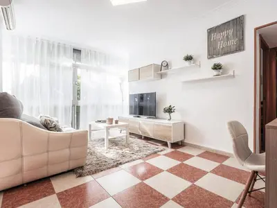 Una televisión o centro de entretenimiento en Apt 3 habitaciones cerca Histórico Sevilla 4px