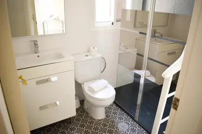 Un baño de Hostfy Centro, Bustos Tavera