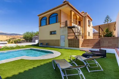 Piscina en o cerca de Villa privada, piscina y gym, a 20 min de Málaga