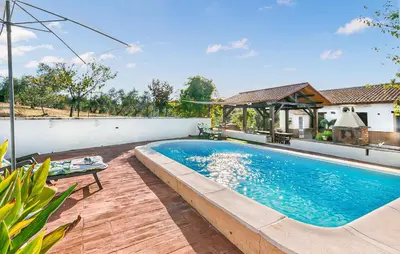 Piscina en o cerca de Amazing Home In Villanueva Del Rey