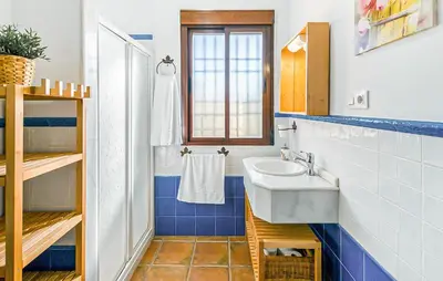 Un baño de Amazing Home In Villanueva Del Rey