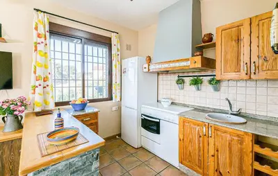 Una cocina o zona de cocina en Amazing Home In Villanueva Del Rey