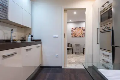Una cocina o zona de cocina en Stunning 3BR 2BTH with Parking and Jacuzzi