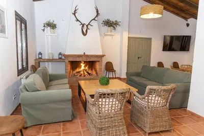 Zona de estar de Cerro Caña: Naturaleza Confort y Exclusividad