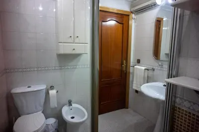 Un baño de Piso de 3 habitaciones a las afueras de Sevilla