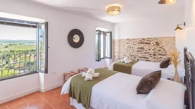 Cama o camas de una habitación en La Gloria Setenil de las Bodegas by Ruralidays