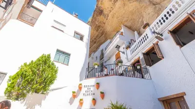 Un balcón o terraza de Bajo la Roca Setenil de las Bodegas by Ruralidays