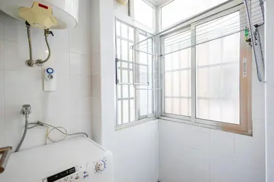 Un baño de Acogedor Piso de 2 Dormitorios en Sevilla