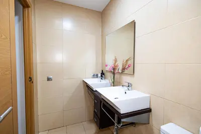 Un baño de Acogedor Piso de 2 Dormitorios en Sevilla