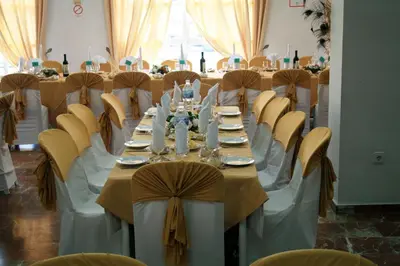 Un restaurante o sitio para comer en Hotel Restaurante Los Molinos