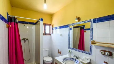 Un baño de Cortijo Alonso Archidona by Ruralidays