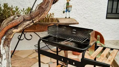 Barbacoa disponible para clientes en la casa o chalet
