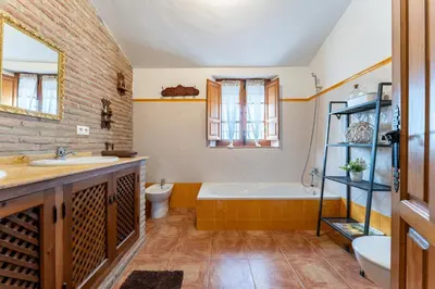 Un baño de MalagaSuite Cortijo Segura