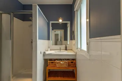 Un baño de San Luis Duplex Center by Valcambre