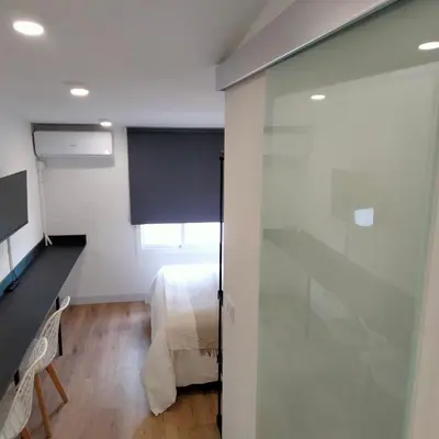 Una televisión o centro de entretenimiento en Visitar La Campana
