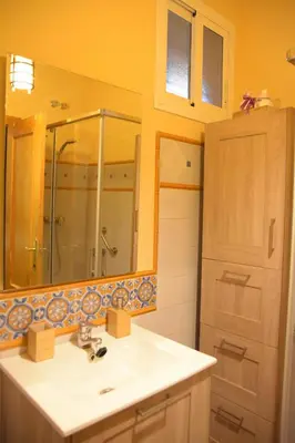 Un baño de La Casa de los Duendes