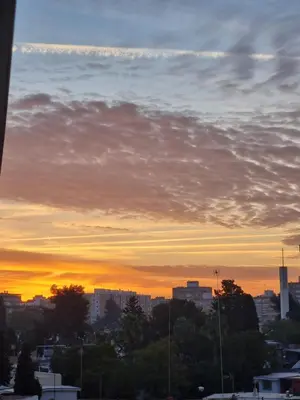 Amanecer o atardecer desde la habitación en casa particular o alrededores