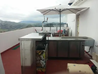 Vista general de una montaña o vista desde el hostal o pensión