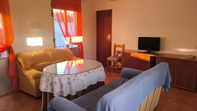 Una televisión o centro de entretenimiento en Apartamento en Cazalla de la Sierra