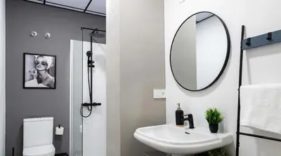 Un baño de Brand-New 2BR Apt Near Center - FREE Parking