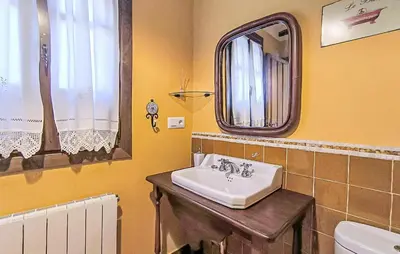 Un baño de Beautiful Home In Almedinilla