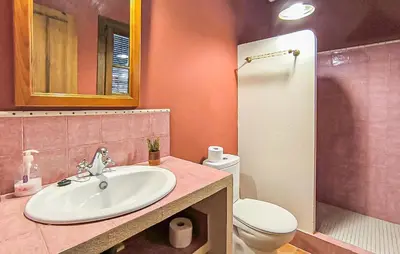 Un baño de Beautiful Home In Almedinilla