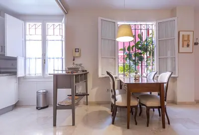 Plano de Lirio de Sevilla Apartment with a pool in the old town