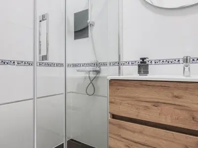 Un baño de M. Auxiliadora acogedor y Tranquilo bajo
