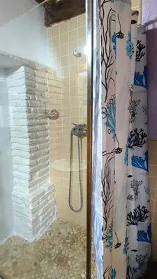 Un baño de El patio azul Bohemio Mágico