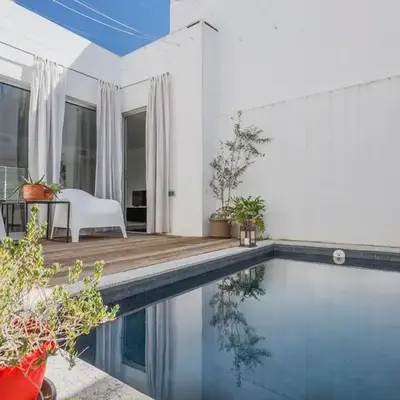 Duplex with terrace and pool in the center