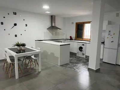 Una cocina o zona de cocina en Apartamento La Roldana, con Patio 50 mts VUT-SE-15216