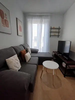 Una televisión o centro de entretenimiento en TAYP Sol 120