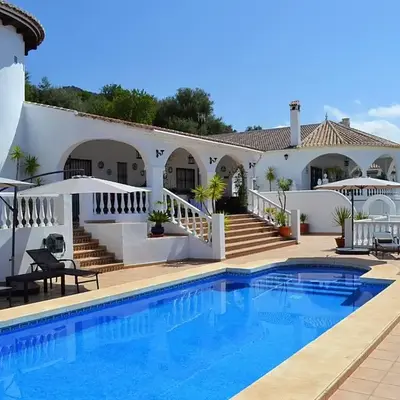Holiday Home Villa mit Blick auf das Wasser by Interhome