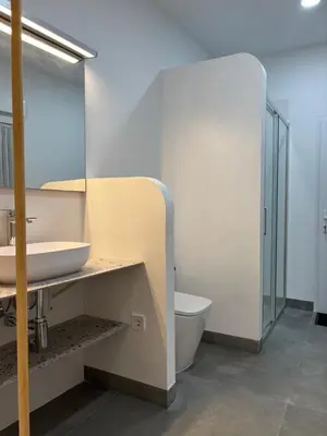 Un baño de Cuatro Cantillos