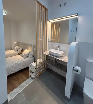 Un baño de Cuatro Cantillos